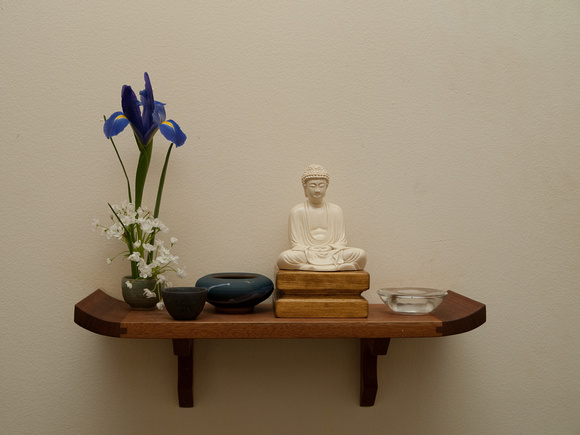Daisen room/Office flower arrangement by Anne